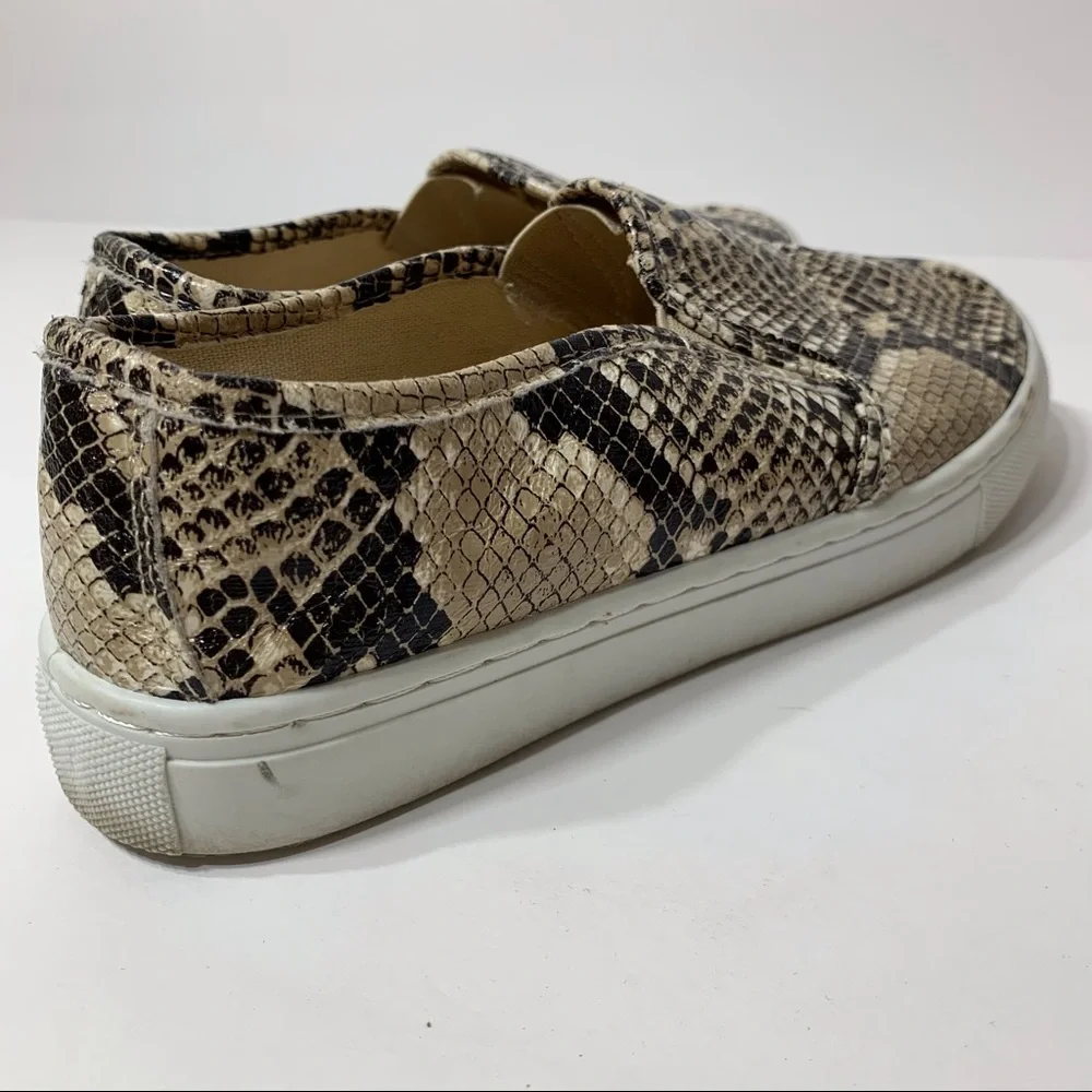 Adorable EUC Altar’d‎ State snakeskin print loafers